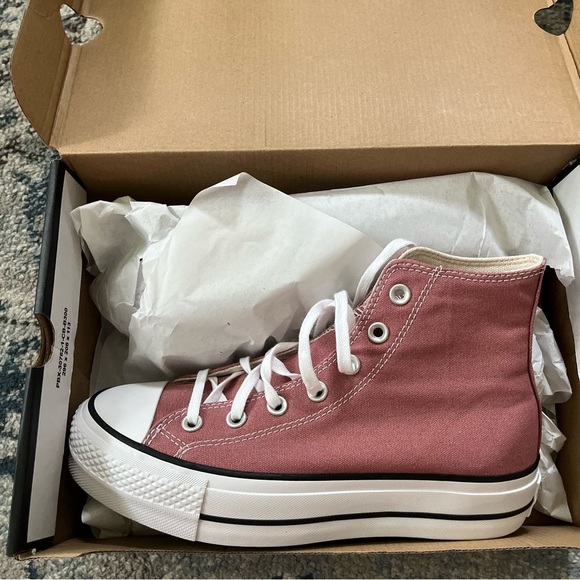 Chuck Taylor All Star Lift Hi-Top Sneaker in Light Saddle - Picture 4 of 5